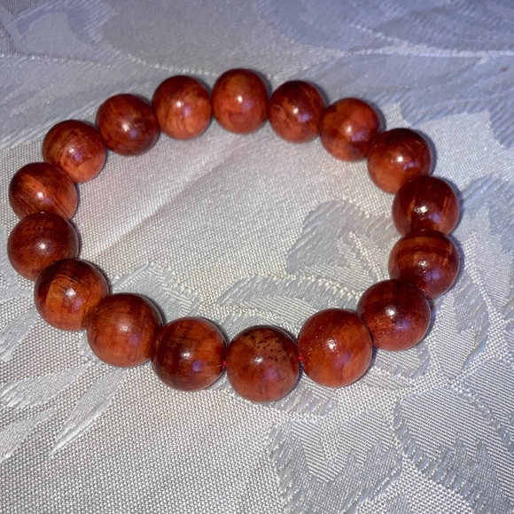 BRACELET made of pretty round shiny wooden beads.  Sz. 7 1/2”+ $10 - Picture 1 of 3